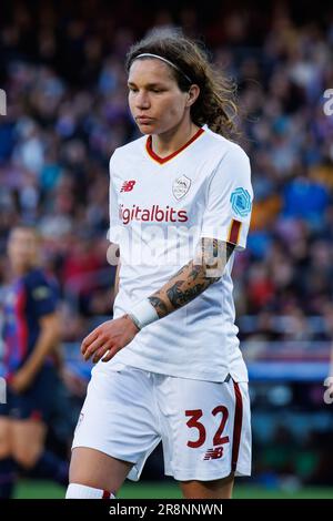 BARCELONE - 21 MARS : Elena Linari en action lors du match de la Ligue des champions des femmes entre le FC Barcelone et AS Roma au stade Camp Nou en mars Banque D'Images