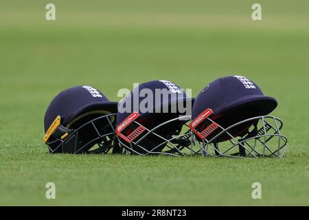 Trois casques d'Angleterre pendant la Metro Bank Women's Ashes 2023 match Angleterre contre l'Australie à Trent Bridge, Nottingham, Royaume-Uni, 22nd juin 2023 (photo de Mark Cosgrove/News Images) à Nottingham, Royaume-Uni le 6/22/2023. (Photo de Mark Cosgrove/News Images/Sipa USA) Banque D'Images