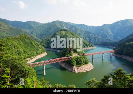 Pont Oku Oi Rainbow et ligne Aputo des Alpes du Sud Banque D'Images