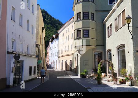 HALLEIN, AUTRICHE - 4 AOÛT 2022 : visite de la vieille ville de Hallein dans l'État de Salzbourg, Autriche. Banque D'Images