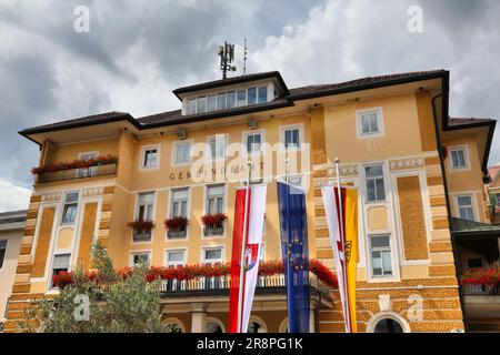 Ville de Velden am Worther See. Autriche sites dans l'Etat de Carinthie. Gemeindeamt - Bureau municipal. Banque D'Images