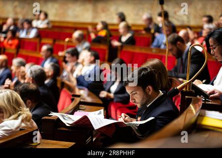 Vue générale de l'hémicycle à l'Assemblée nationale pendant la session de questions au gouvernement. Séance de questions pour le gouvernement d'Elisabeth porté à l'Assemblée nationale, au Palais Bourbon à Paris. Banque D'Images