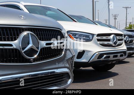 Lafayette - 21 juin 2023 : exposition d'un vus Mercedes-Benz GLC 300 4MATIC à un concessionnaire. Mercedes propose le GLC 300 comme vus à cinq places. Banque D'Images