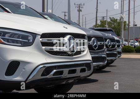 Lafayette - 21 juin 2023 : exposition d'un vus Mercedes-Benz GLC 300 4MATIC à un concessionnaire. Mercedes propose le GLC 300 comme vus à cinq places. Banque D'Images