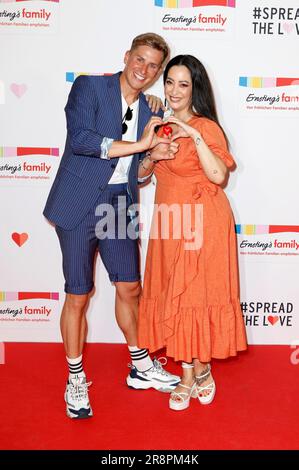 Lukas Sauer und Miyabi Kawai BEI der Ernsting's Family Fashion Show im Hotel Atlantic. Hambourg, 19.06.2023 Banque D'Images