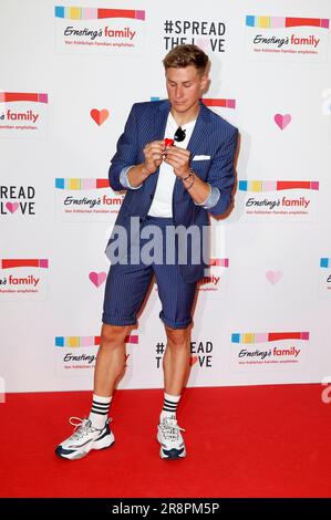 Lukas Sauer BEI der Ernsting's Family Fashion Show im Hotel Atlantic. Hambourg, 19.06.2023 Banque D'Images