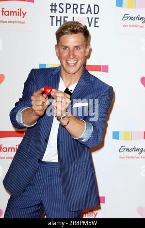 Lukas Sauer BEI der Ernsting's Family Fashion Show im Hotel Atlantic. Hambourg, 19.06.2023 Banque D'Images