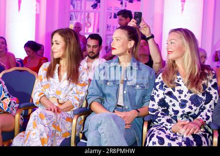 Anastasia Zampounidis, Bar Refaeli und Elisabeth Röhm BEI der Ernsting's Family Fashion Show im Hotel Atlantic. Hambourg, 19.06.2023 Banque D'Images