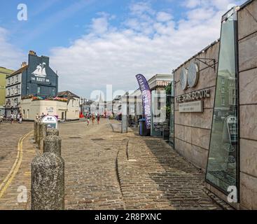 Le restaurant de poissons du port dans l'ancienne Glass Blowing House sur le Barbican, Plymouth. Trois nouveaux tennants dont Pavers Footwear, Armado Lounge. Banque D'Images