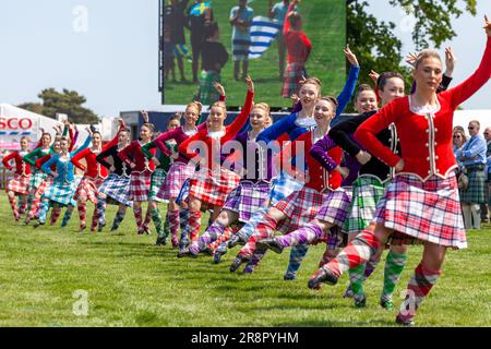 Edinburgh, Écosse, 22/06/2023, Highland Dancers se présentant dans le champ d'exposition principal le jour d'ouverture du Royal Highland Show, EdinburghCredit: Richard Newton/Alay Live News Banque D'Images