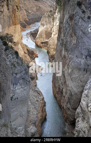 Paysage dans le canyon de Montrevi montrant les conséquences de la période de sécheresse en Catalogne Banque D'Images