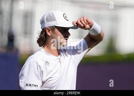 Jj Wolf (USA) lors de son match de 32 contre Ben Shelton (Etats-Unis) pendant le premier jour du tournoi de tennis LTA Cinch championnat 2023, ATP 500 à Banque D'Images