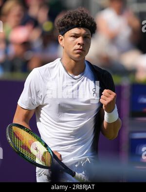 Ben Shelton (Etats-Unis) célèbre un point dans son match contre JJ Wolf (Etats-Unis) lors du premier jour du tournoi de tennis LTA Cinch championnat 2023, ATP 500 événement Banque D'Images