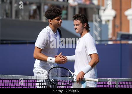 Ben Shelton (Etats-Unis) et JJ Wolf (Etats-Unis) pendant le premier jour du tournoi de tennis LTA Cinch championnat 2023, ATP 500 au Queen's Club, Londres, E Banque D'Images