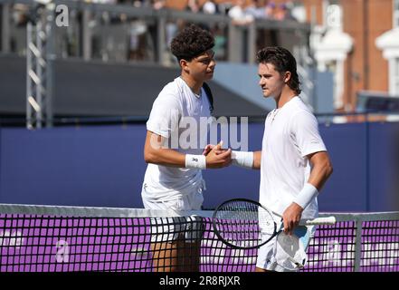 Ben Shelton (Etats-Unis) et JJ Wolf (Etats-Unis) pendant le premier jour du tournoi de tennis LTA Cinch championnat 2023, ATP 500 au Queen's Club, Londres, E Banque D'Images