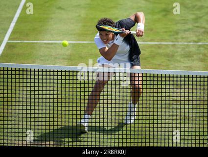 Ben Shelton (Etats-Unis) pendant son match contre JJ Wolf (Etats-Unis) pendant le premier jour du tournoi de tennis LTA Cinch championnat 2023, ATP 500 à la Queen's. Banque D'Images