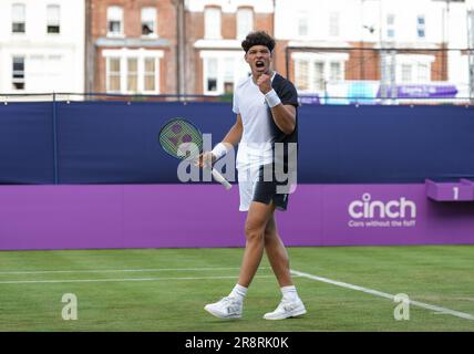 Ben Shelton (Etats-Unis) célèbre un point dans son match contre JJ Wolf (Etats-Unis) lors du premier jour du tournoi de tennis LTA Cinch championnat 2023, ATP 500 événement Banque D'Images