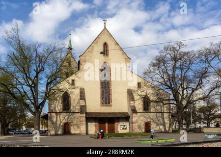 Bâle, Suisse - 12 avril 2021: St Theordor protestante réformé église dans la ville de Bâle, Suisse. Il est construit dans le style GoEthic et a été Banque D'Images