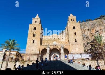 Cefalu, Sicile, Italie, la cathédrale de Cefalu (en italien : Duomo di Cefalu) est une basilique catholique romaine classée au patrimoine mondial de l'UNESCO Banque D'Images