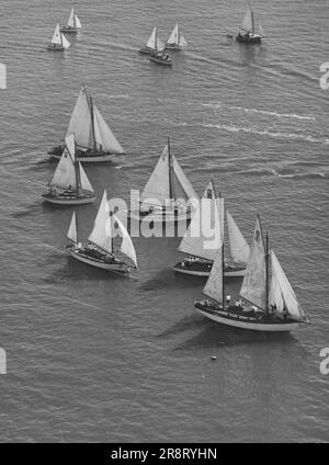 Départ du yacht Gladstone de Brisbane maintenant pour Woody PE. 14 avril 1949. Banque D'Images