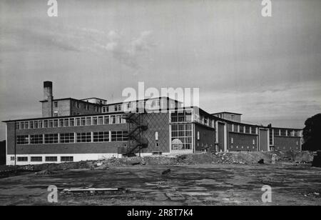 BBC Television Center, Wood Lane Hammersmith W.12 - vue du nord-est. 01 juin 1954. (Photo de la BBC). Banque D'Images