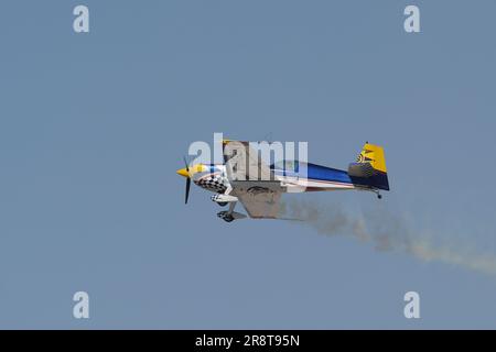 ESKISEHIR, TURKIYE - 18 SEPTEMBRE 2022: Exposition privée Extra EA-330SC (SC086) dans l'Airshow de Sivrihisar SHG Banque D'Images