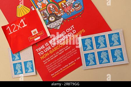 Anciens timbres du Royaume-Uni - le temps est écoulé pour que les anciennes versions soient converties en versions à code-barres Banque D'Images