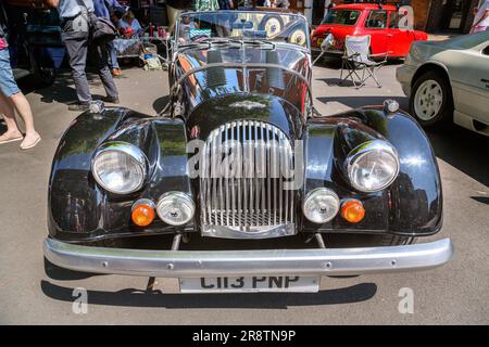 Les lignes élégantes d'une Morgan plus 8 des années 1980 offrent une élégance intemporelle et une nostalgie pour de nombreux amateurs de voitures de sport britanniques. Banque D'Images