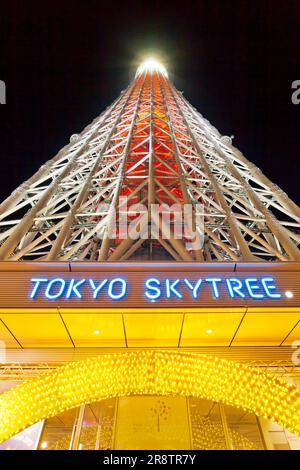 Tokyo Sky Tree qui regardait à proximité de l'entrée (bougie) Banque D'Images