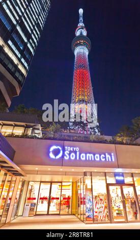 Tokyo Sky Tree (arbre de bougie) regarda de Tokyo Solamachi Banque D'Images