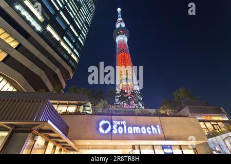 Tokyo Sky Tree (arbre de bougie) regarda de Tokyo Solamachi Banque D'Images