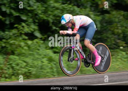 Oak Ridge, Tennessee, États-Unis. 22nd juin 2023. Championnats nationaux d'essai de temps de cyclisme des États-Unis, Oak Ridge, Tennessee, États-Unis. 22nd juin 2023. Chloe Dygert, de l'équipe cycliste de la SRAM du Canyon, remporte le championnat national d'essai individuel des femmes. Crédit : Casey B. Gibson/Alay Live News Banque D'Images