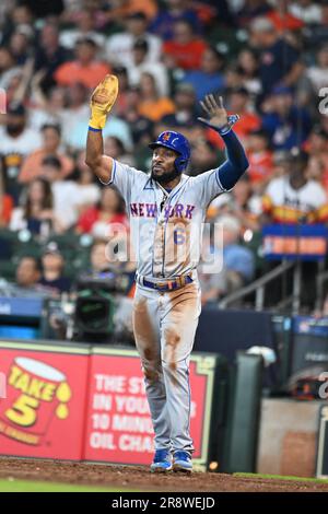 STARLING MARTE (6), le bon joueur DES mets de New York, figure en tête du quatrième repas lors du match MLB entre les mets de New York et les Houston AS Banque D'Images