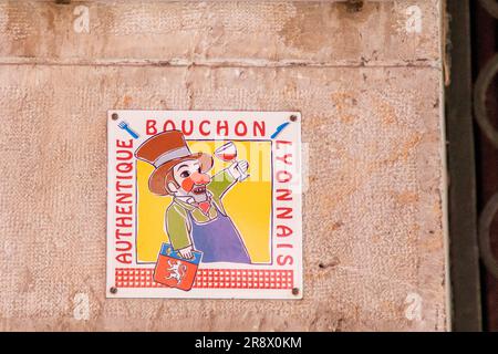 lyon, France - 06 16 2023 : Bouchons Lyonnais authentique logo du restaurant texte et marque sur façade murale Banque D'Images