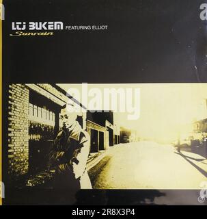 LTJ Bukem avec Elliot single Sunrain vinyle disque pochette album art Banque D'Images