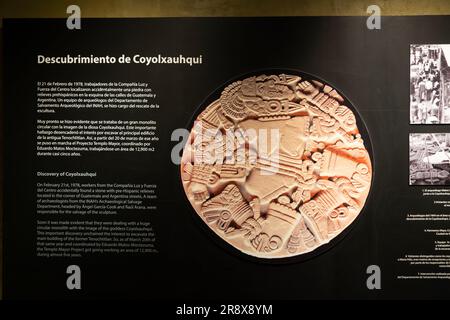 Exposition d'informations sur Coyolxauhqui, site archéologique et musée de Templo Mayor, Mexico, Mexique Banque D'Images