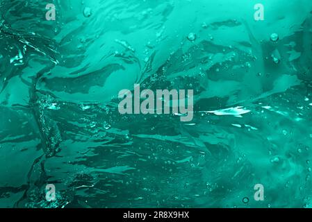 La texture d'un gel cosmétique de couleur turquoise à la menthe avec des bulles Banque D'Images