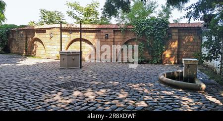 ODESSA, UKRAINE - 23 JUIN 2019 : cette cour est le coin artistique de la vieille ville dans le Musée littéraire. Banque D'Images