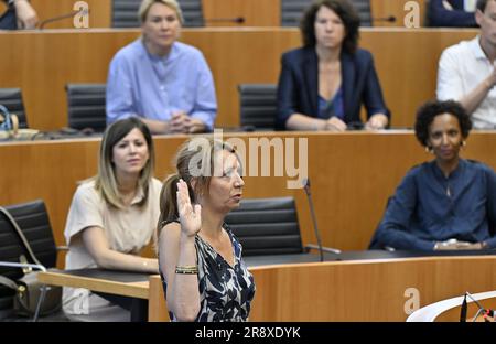 Bruxelles, Belgique. 23rd juin 2023. Le secrétaire d'Etat de la région de Bruxelles, ans Persoons, photographié au cours de la séance plénière du Parlement de la région de Bruxelles, le vendredi 23 juin 2023. Persoons remplace Smet en tant que secrétaire d'État après le départ de Smet à la suite de l'affaire des visas pour les politiciens iraniens qui assistaient au Sommet urbain de Bruxelles. BELGA PHOTO ERIC LALMAND crédit: Belga News Agency/Alay Live News Banque D'Images