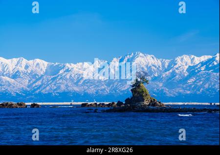 Côte d'Amaharashi et chaîne de montagnes de Tateyama Banque D'Images