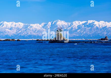 Côte d'Amaharashi et chaîne de montagnes de Tateyama Banque D'Images