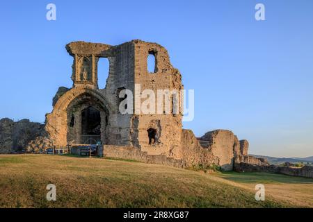 Château de Denbigh dans la lumière du soir Denbighshire pays de Galles Banque D'Images