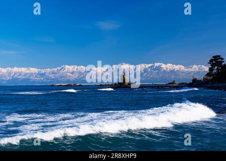 Côte d'Amaharashi et chaîne de montagnes de Tateyama Banque D'Images