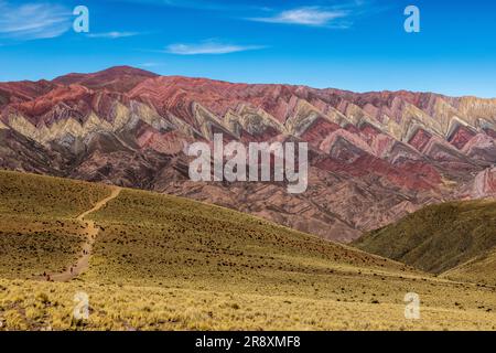 Excursion d'une journée au pittoresque et coloré Hornocal de 14 colores à Jujuy, Argentine, Amérique du Sud Banque D'Images