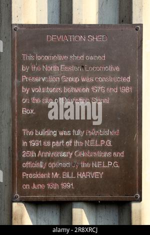 Plaque sur la déviation Shed au dépôt de Grosmont sur le chemin de fer North Yorkshire Moors. Banque D'Images