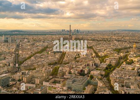 Elevée avec des gratte-ciel de Paris avec la tour eiffel à Paris Banque D'Images