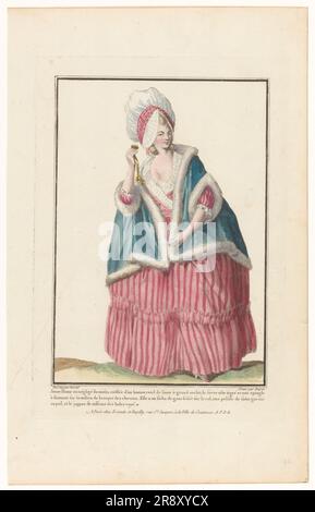 Galerie de mode et de costumes français, 1779, R. 98: Jeune femme dans une matinée neg (...), 1779. « Jeune dame en n&#xe9;glig&#xe9; du matin, co&#xeb;ff&#xe9;e d'un capot rond de linon &#xe0; grand ourlet; le serre-t&#xea;te tigr&#xe9; et un &#xe9;pingle &#xe0; chevet sur le diamant de la mieu. Elle a un fichu de regard fras&#xe9;e sur le col, une pelisse de satin garnie en baril, et le juppon de taffetas des Indes ray&#xe9;'. Jeune femme du matin N&#xe9;Glig&#xe9; bonnet en lin avec écharpe à pois et épinglette à diamant, fichu de gaze à volants, veste en satin garnie de fourrure, jupe rayée Banque D'Images