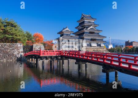 Château de Matsumoto en automne Banque D'Images