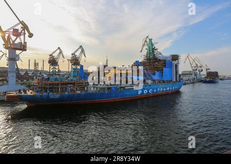 Le brise-glace russe Arktika (Арктика), le plus grand et le plus puissant brise-glace nucléaire au monde en construction, Baltic Shipyard, Saint-Pétersbourg Banque D'Images