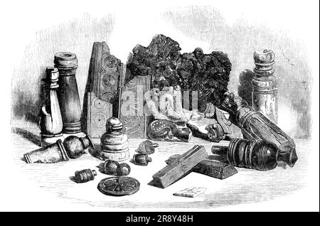 Reliques de la ville enterrée de Brahmunabad, à Sind - Chessmen, partie de Chess-board, Dice, etc, 1857. Des objets datant de 8th ou 9th ans ont été excavés à ses frais par M. A. F. Bellasis, de la fonction publique de Bombay, dans ce qui est maintenant le Pakistan. 'Fig. 10: Chessmen, appartenant à des ensembles de différentes tailles; [Bellasis a dit: "Dans cette même maison, nous avons été remboursés en trouvant presque un ensemble complet de chessmen d'ivoire - un ensemble blanc, l'autre noir. Les rois et les reines sont d'environ trois pouces de haut, et les pions d'environ un; les autres morceaux de différentes hauteurs intermédiaires. Tous ont été conçus pour être utilisés sur Banque D'Images